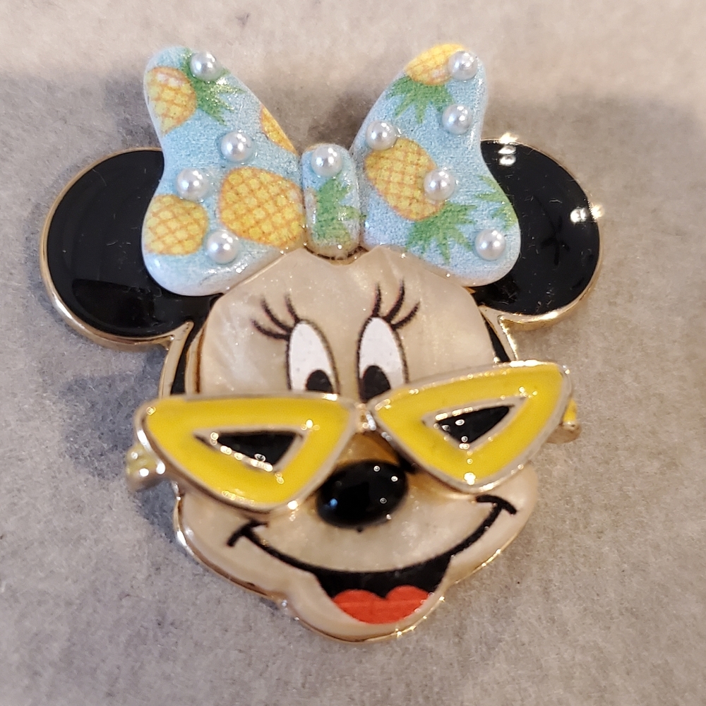 Disney Retro Minnie Mouse Earrings - Picture 4 of 7